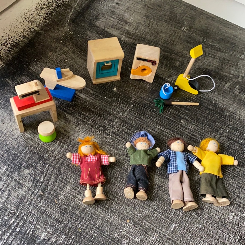 Plan Toys family and Homemaker set